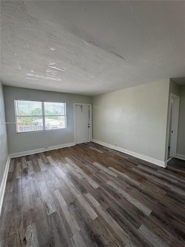 Photo - 1425 W 31st St Unit 3