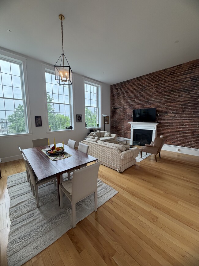 Building Photo - 52 Sanborn St Unit Downtown Reading Condo