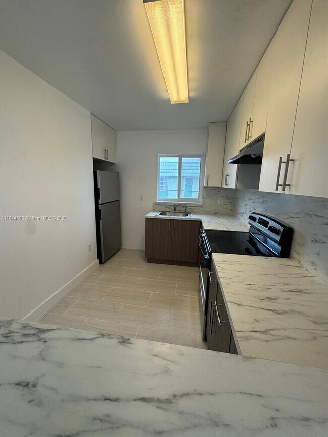 Photo - 800 NW 44th Ave Unit 4