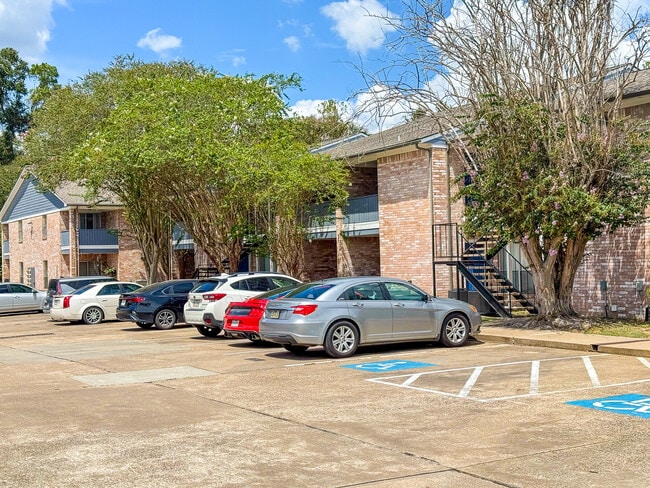 Photo - Brookhollow Apartments