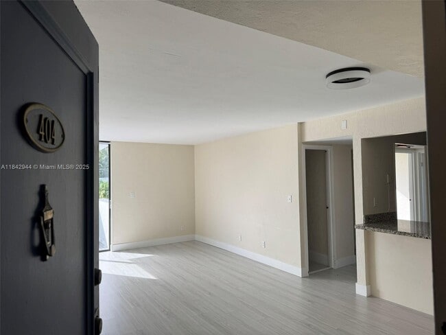 Photo - 2715 Tigertail Ave Unit 404