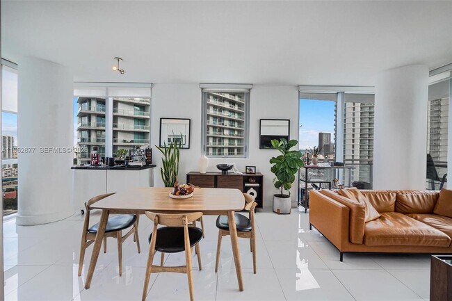 Photo - 92 SW 3rd St Unidad 2710