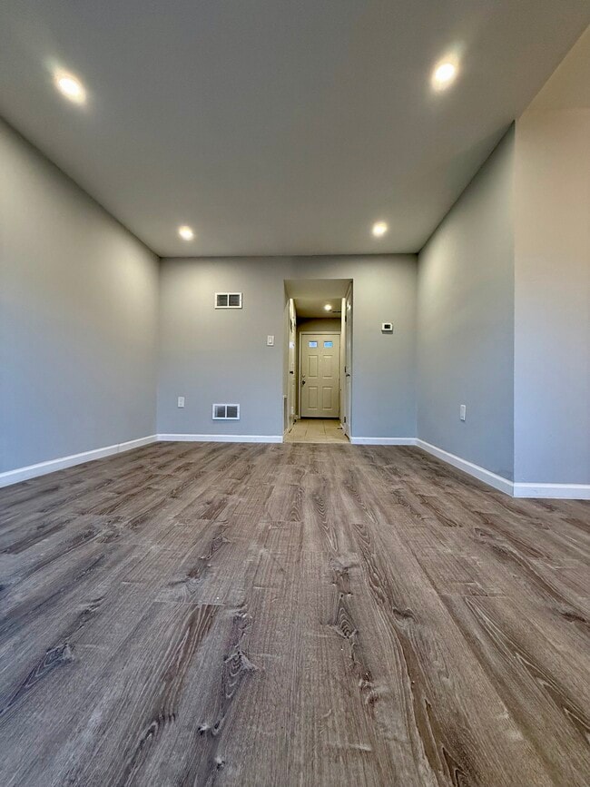 Photo - 238 Stevenson Sq