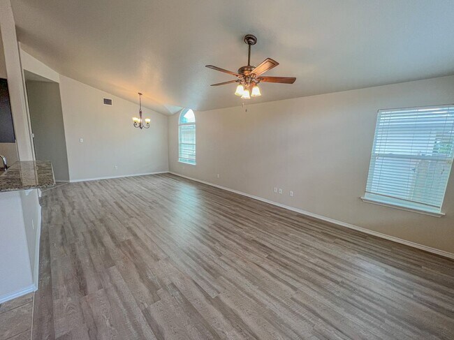 Photo - 248 Geode Ln