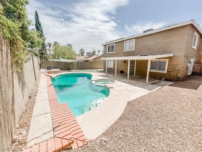 Photo - 7038 Hillcroft Way