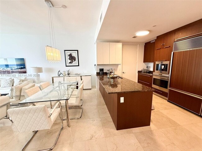Building Photo - 15901 Collins Ave