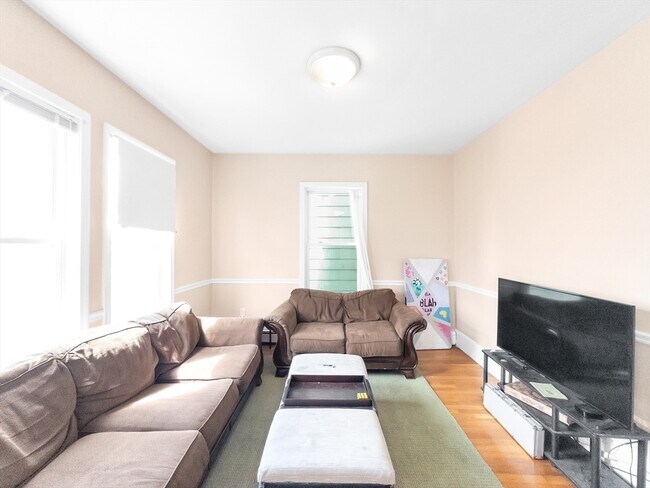 32 Fisher Ave Unit 2