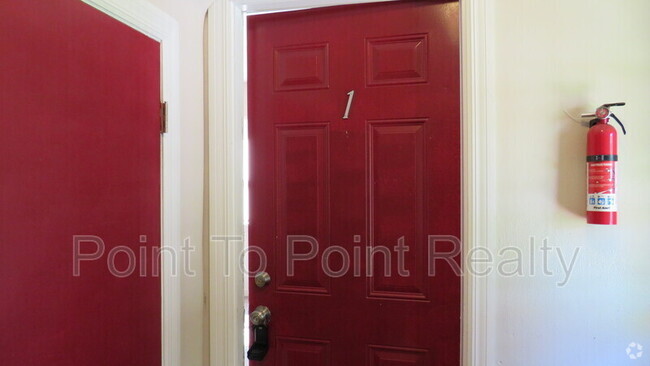 Building Photo - 3343 Post St Unit #1 Rental