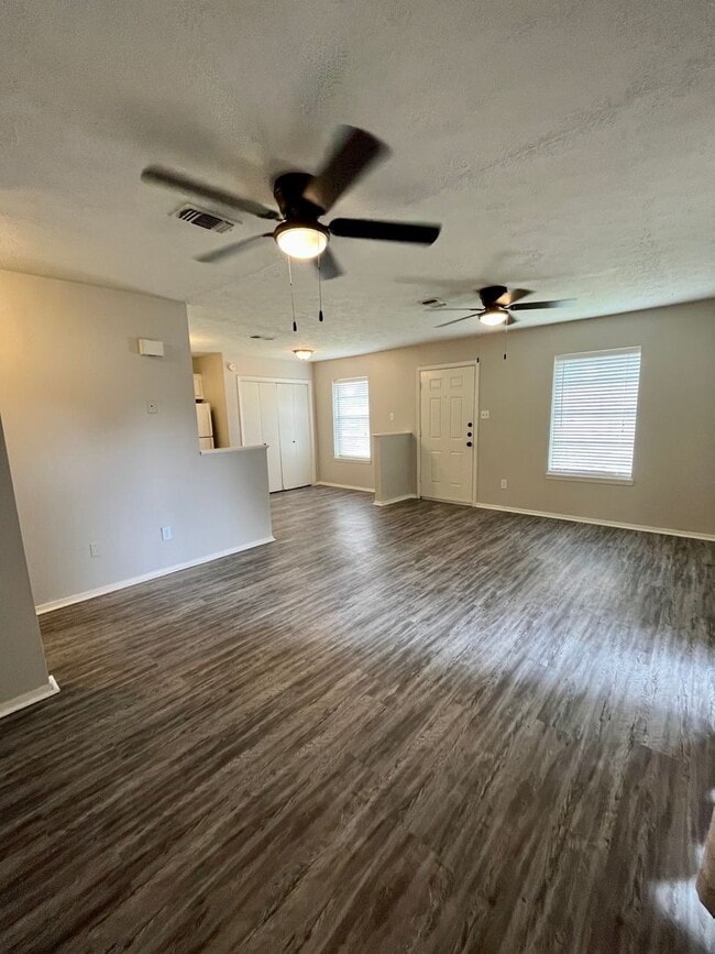 Photo - Cozy 2 bedroom 1 bath duplex with Large fenced yard