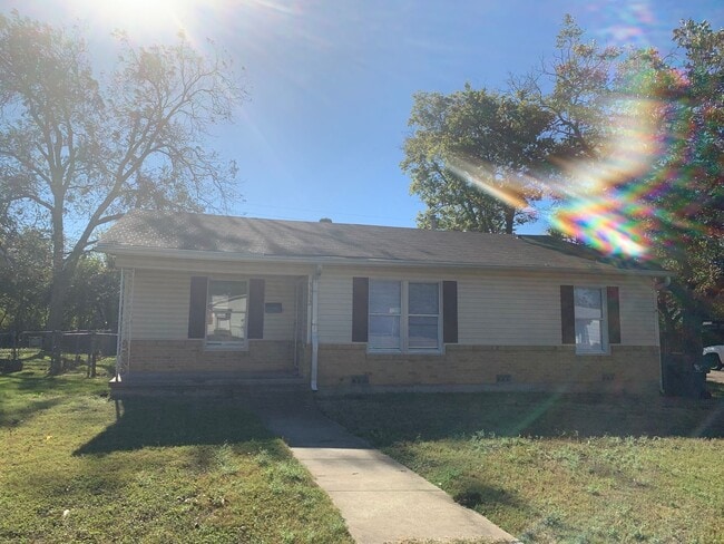 Building Photo - 3 Bedroom 1 Bath Home