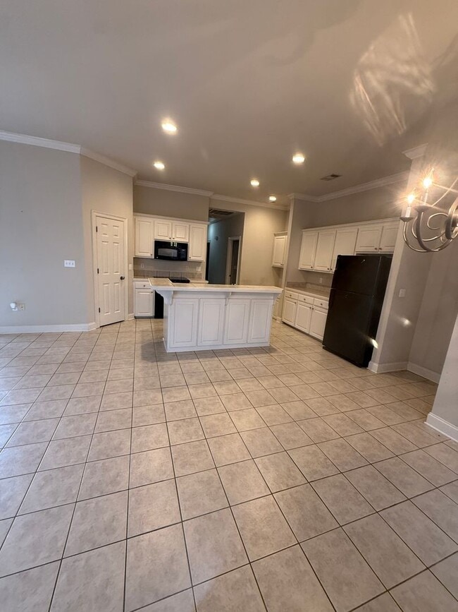 Photo - Beautiful Home on the Lake in Nicholson Lake Subdivision and Near LSU