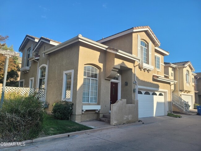 Photo - 1690 Tanglebush Ln