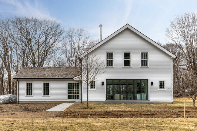 Building Photo - 24 Old Roxbury Rd Rental