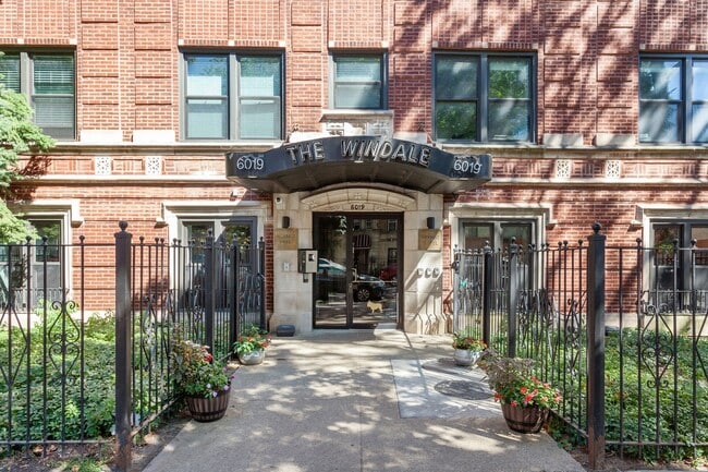 6008 N Winthrop Ave Unit 206