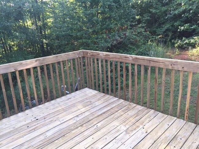 Photo - Spacious 3 Bedroom 3 Bath Home Located In ...