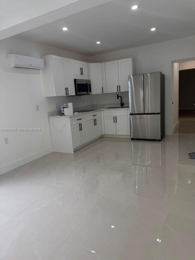 Photo - 861 E 33rd St Unidad 1