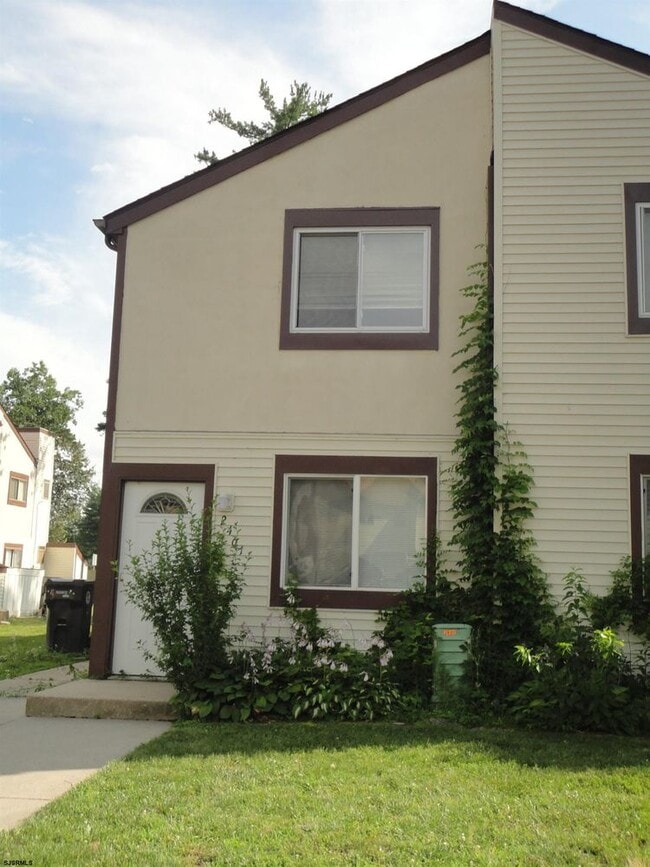 Building Photo - 2461 Arbor Ct Unit 21-21 Rental
