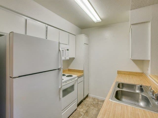 Pennwood Place kitchen - Pennwood Place Apartments