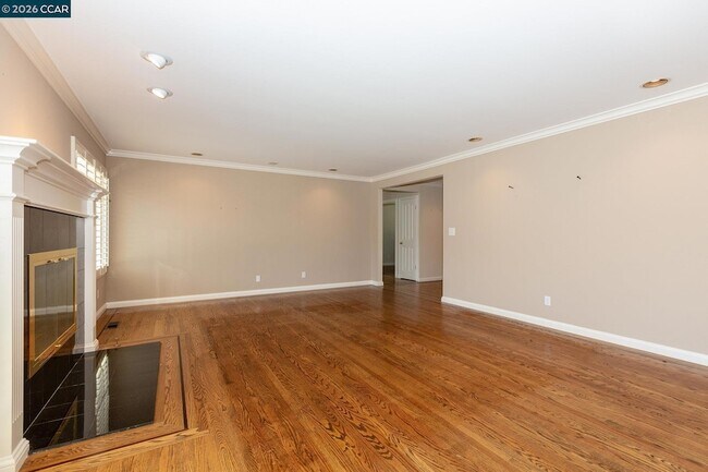 Photo - 432 Stonefield Pl
