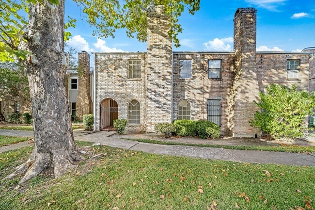 Building Photo - 8726 Wilcrest Dr Unit 8726