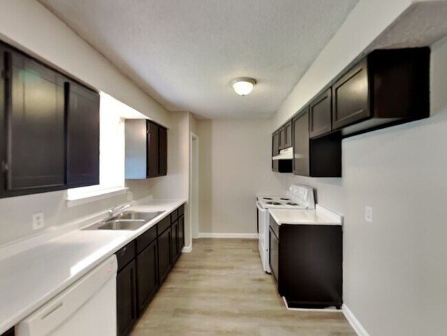 Photo - No Application Fees* 1 Month Free Rent w/M...