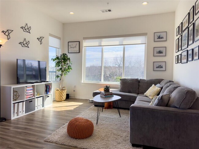 Photo - 2804 S 1st St Unidad 1301 Rental