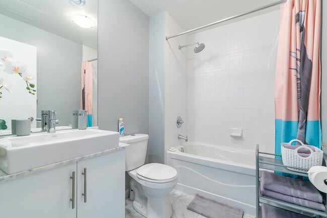 Photo - 55 Bremner Blvd Unit SI ID1345943P