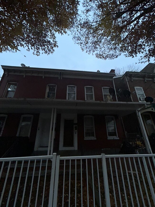Building Photo - 76 Hudson St Unit 76 hudson St  1 Rental