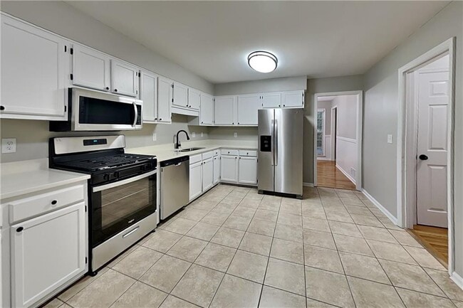 Photo - 4241 Glenforest Way