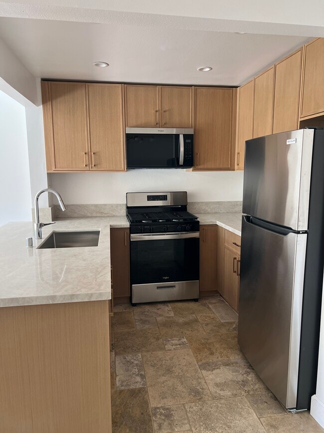 Building Photo - 1517 Armacost Ave Unit 102