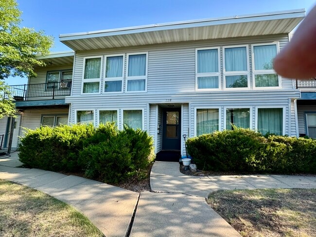 Photo - 728 Saint Charles St