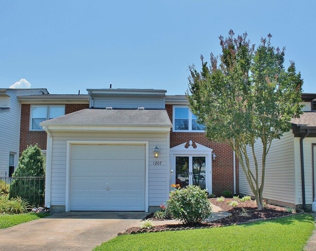 Photo - MUST SEE! Charming 3-Bedroom Townhome in Thoroughgood! 1-Car Attached Garage!