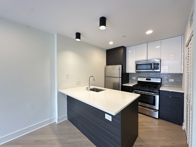 Photo - 853 W Grace St Unit 102E