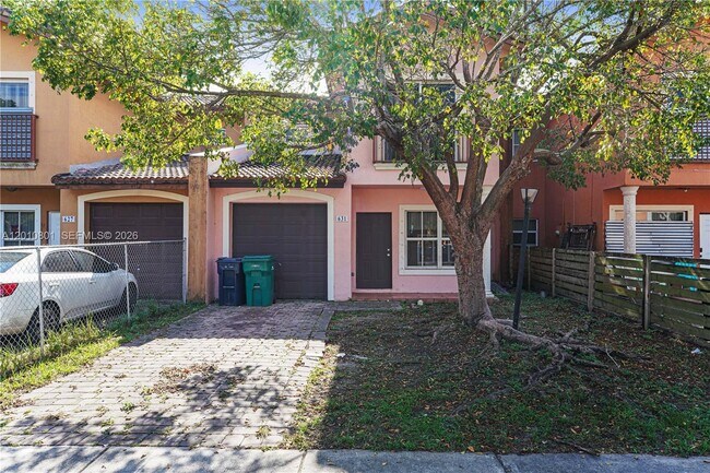 Photo - 631 SW 10th St