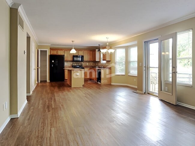 Photo - 180 Regency Sq