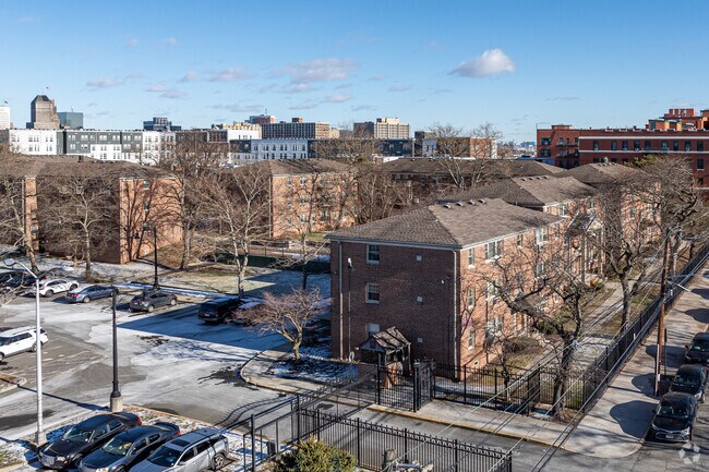 Alternate - Seven Oaks Village Condominiums