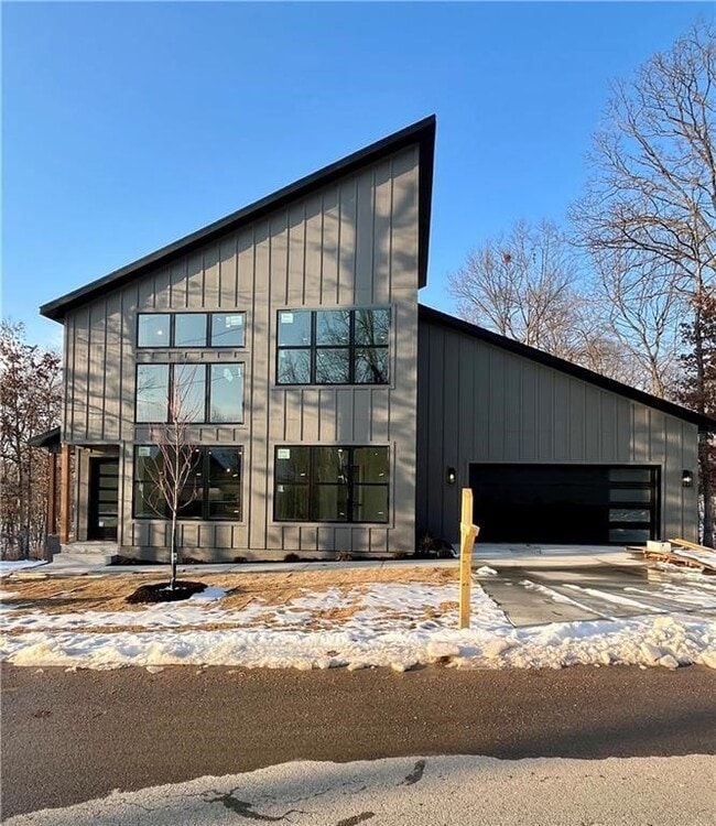 Photo - 8 Cranfield Dr