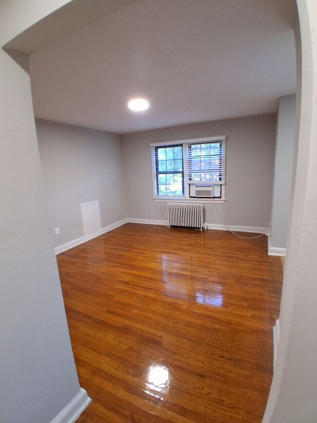 Photo - 1266 MORSE ST NE