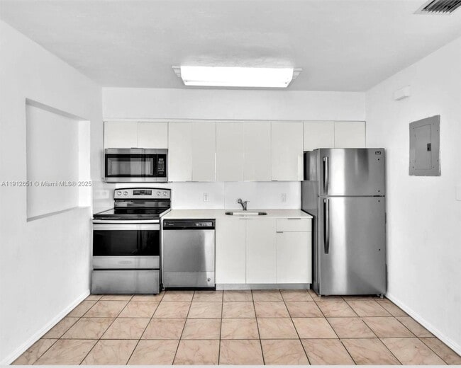 Photo - 3415 SW 15th St Apartment Unit 2