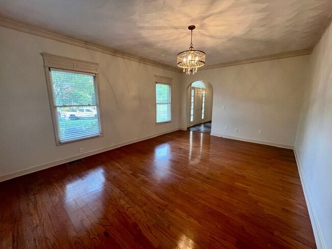Photo - 1302 Honeywood Pl