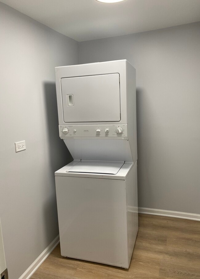 Washer/Dryer Room - 1026 W 20th Pl Unit 1R