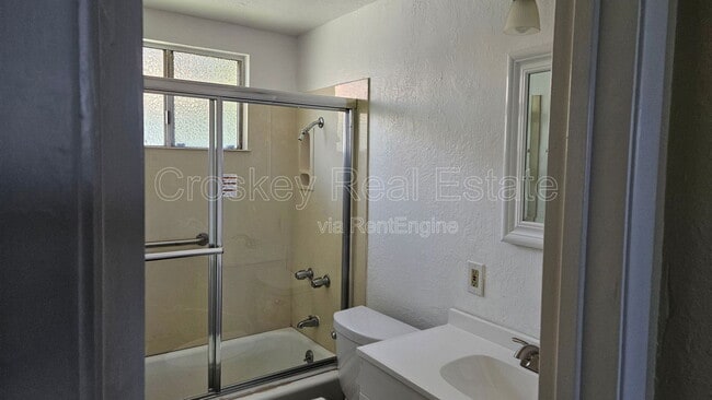 Photo - 173 E 15th St