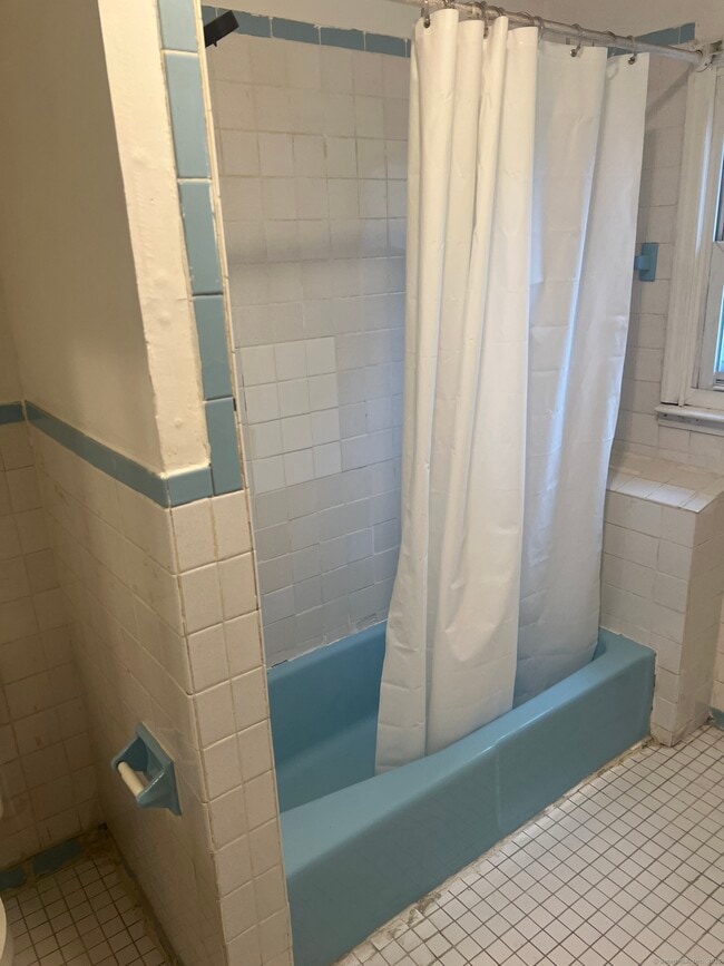 Photo - 855 Brewster St