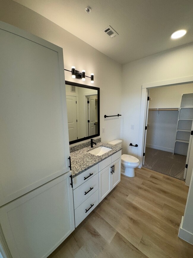 Photo - 2343 Portman Ave Unidad 4107