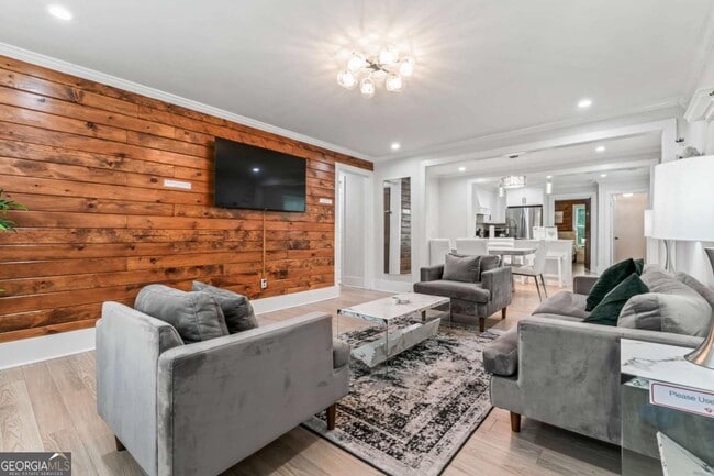 Photo - 1129 Graymont Dr SW