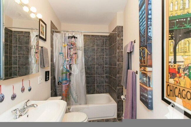 Photo - 622 W Roscoe St Unit 622 1a