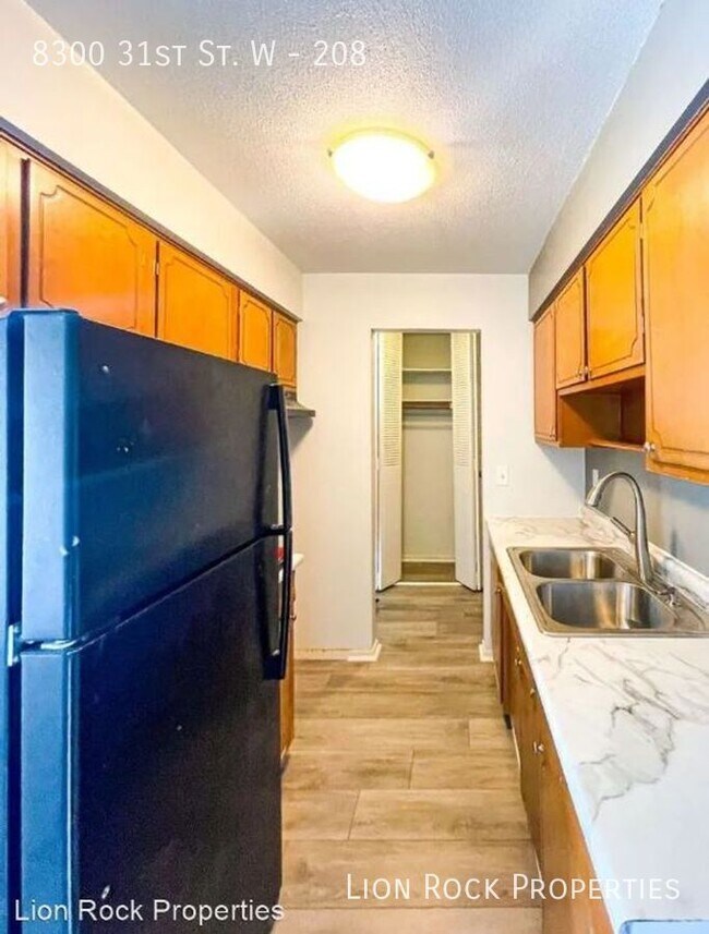 Building Photo - 8300 W 31st St Unit 208 Rental