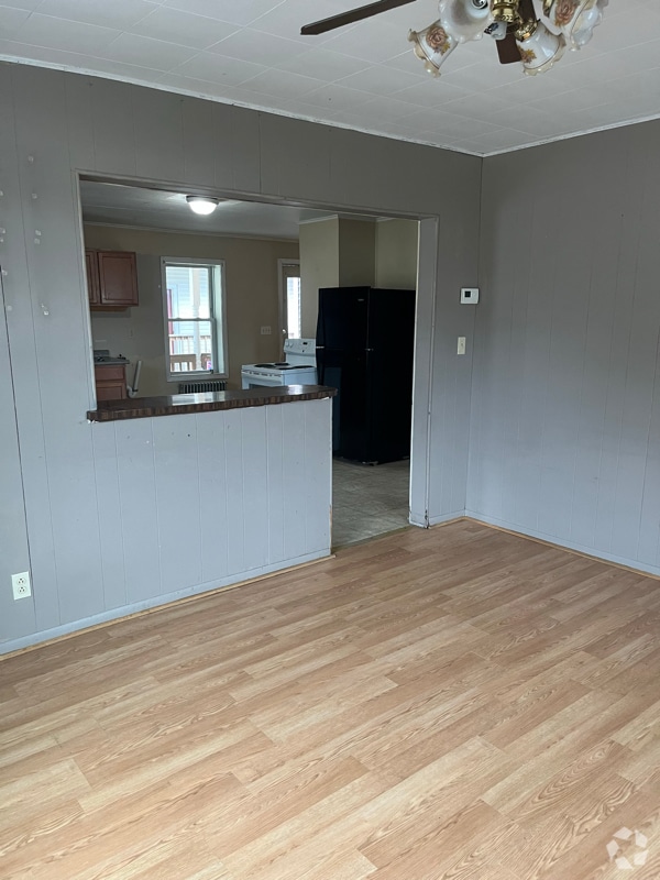 Building Photo - 583 Rockingham St Rental