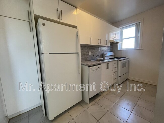 Photo - 2 Balsam Ave S