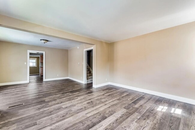 Photo - 628 N Broadview Ave